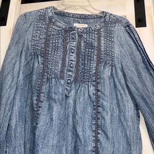 PILCRO ANTHROPOLOGIE S denim wash quarter button tucked detail shirt raw hem